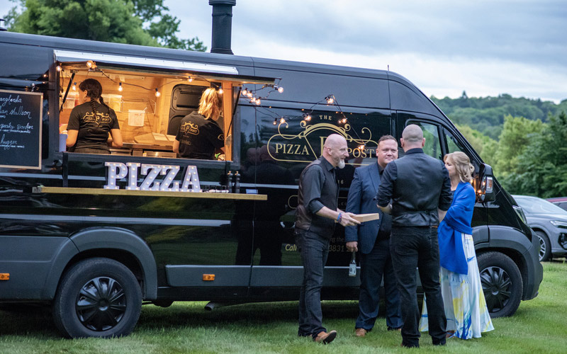 Corporate Event Success with Pizza Vans and Professional Mixologists