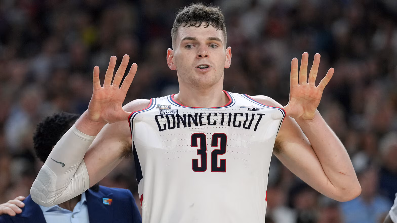 Donovan Clingan Height: How Tall is He at 2.18m?